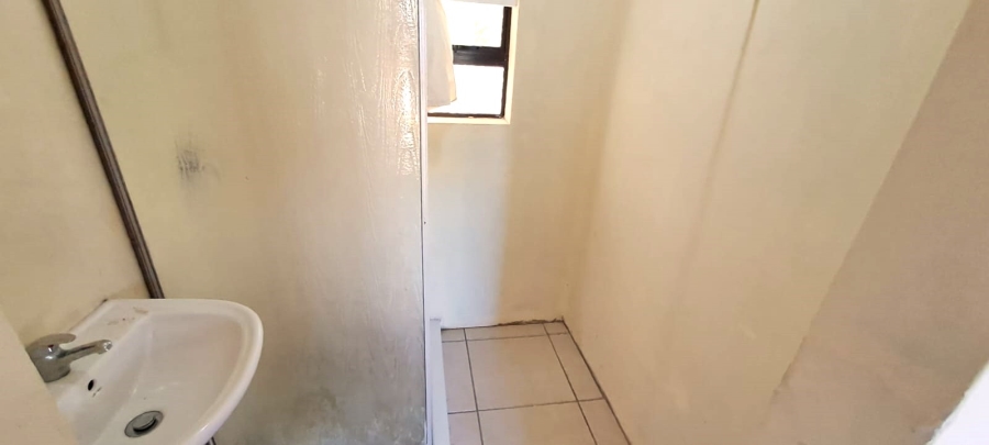 6 Bedroom Property for Sale in Noorsekloof Eastern Cape